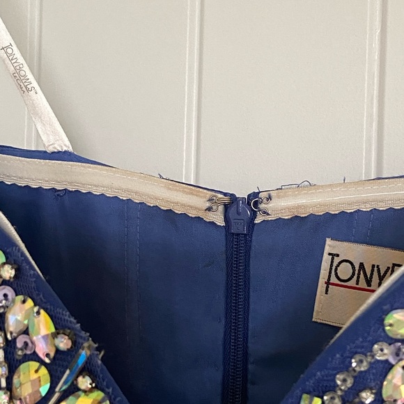 Tony Bowls Grad Dress - Picture 9 of 10